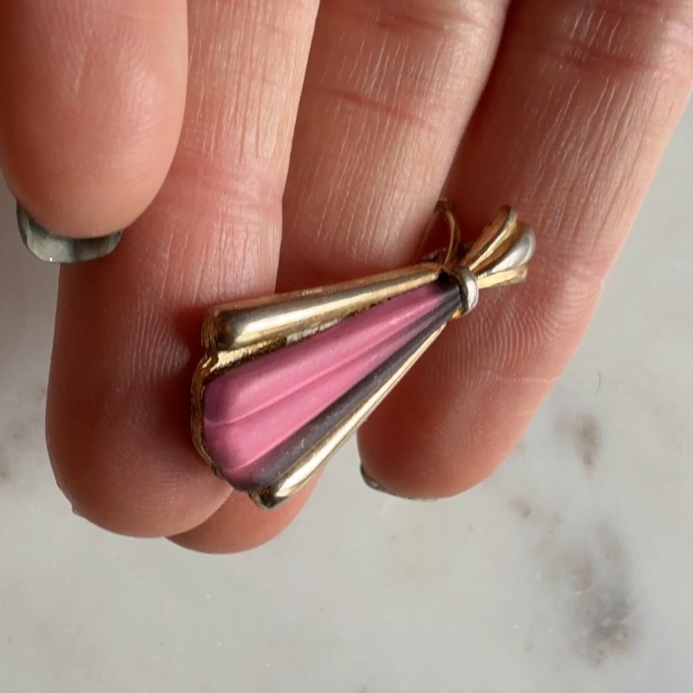 Vintage purple and Gold-Tone Fan Pendant necklace charm iridescent